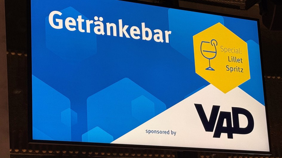 An der VAD-Bar beim ZDK-Neujahrsgipfel traf sich die Kfz-Branche