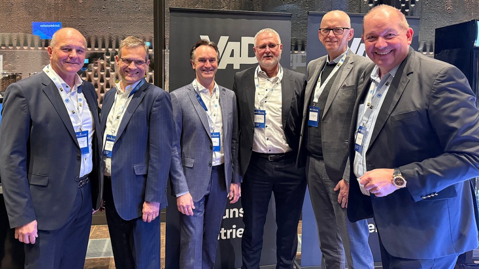 An der VAD-Bar beim ZDK-Neujahrsgipfel traf sich die Kfz-Branche