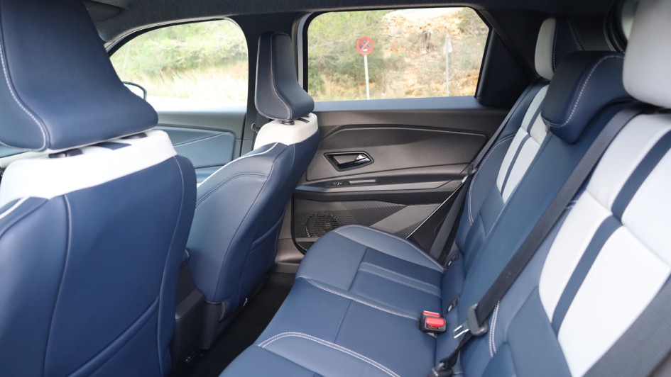 Die Rückbank in der Alpine A290 ist brauchbarer als das Pendant im Abart 500e.