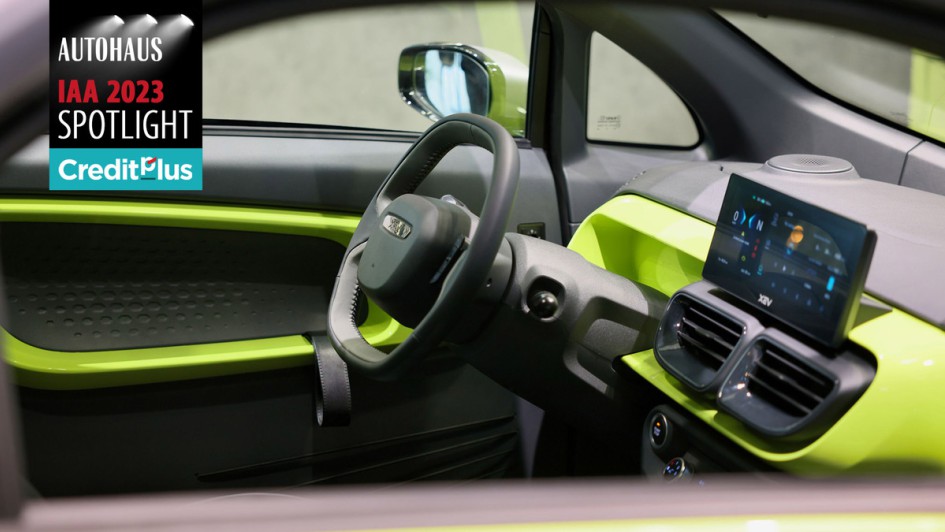 gelb-grauer Innenraum des XEV Yoyo