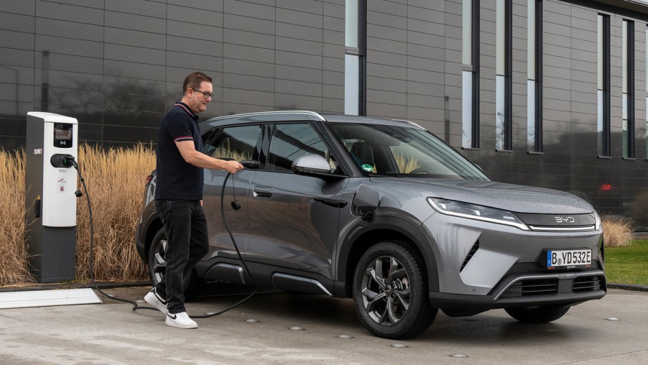 BYD Atto 2, Elektroauto, Motor, Innenraum, Ladesäule