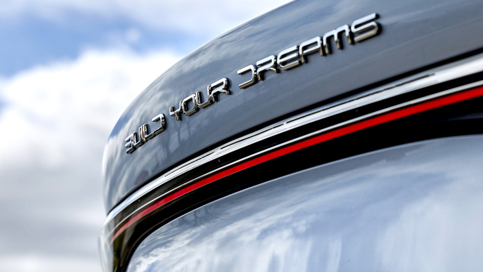 BYD-Schriftzug am Heck des Modells Seal