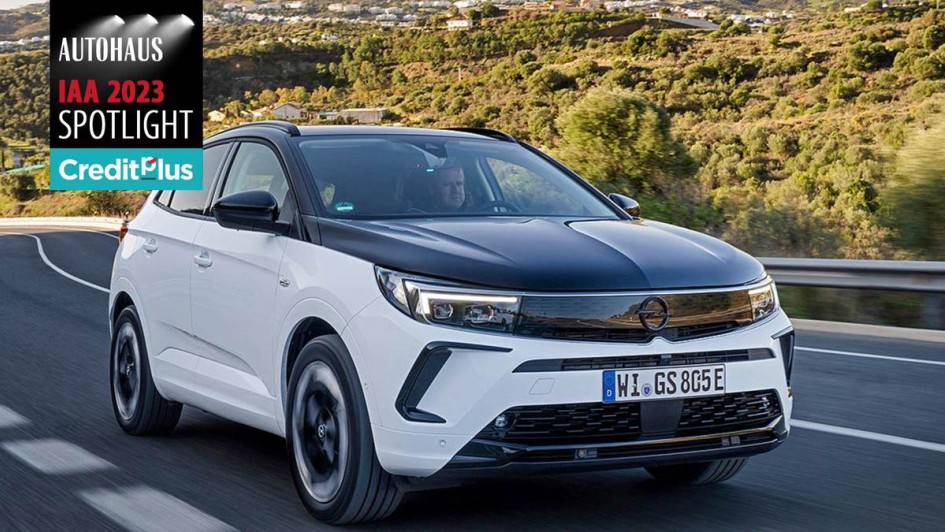 Schwarz-weißer Opel Grandland GSe