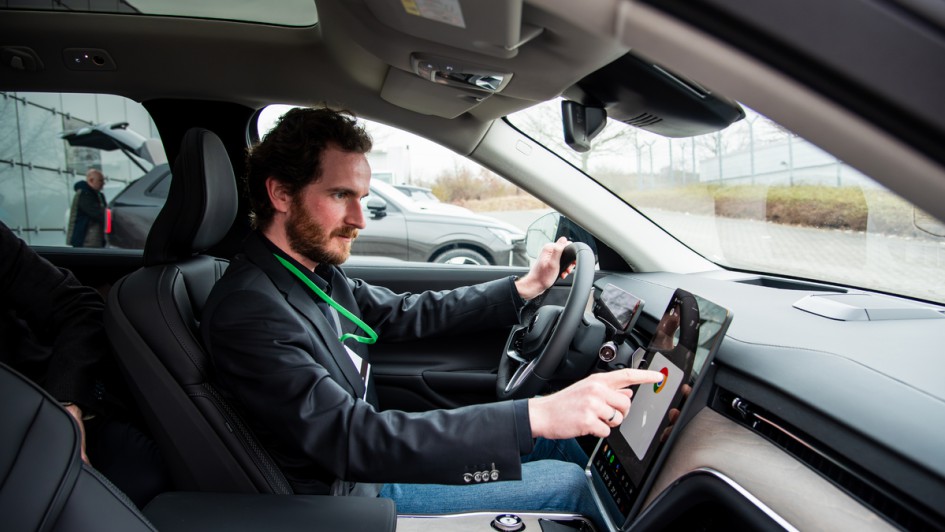 Durchblick beim Bedienen des Infotainmentsystems im Volvo EX90