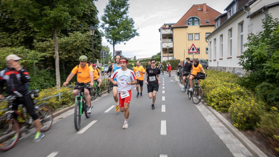 ALD und Leaseplan Run For Charity die ersten 500-Meter. Team Flotte Rückläufer ist bereits unter den Top fünf