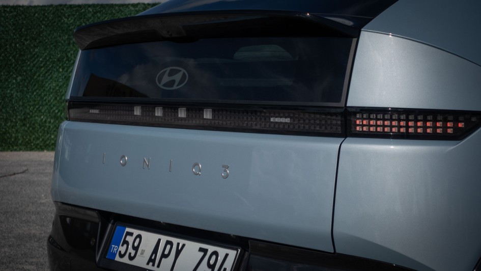 Heck des Hyundai Ioniq 3 im Detail aufgenommen