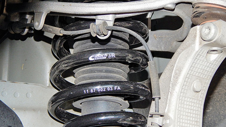 Tesla-Tuning neue Feder eingebaut