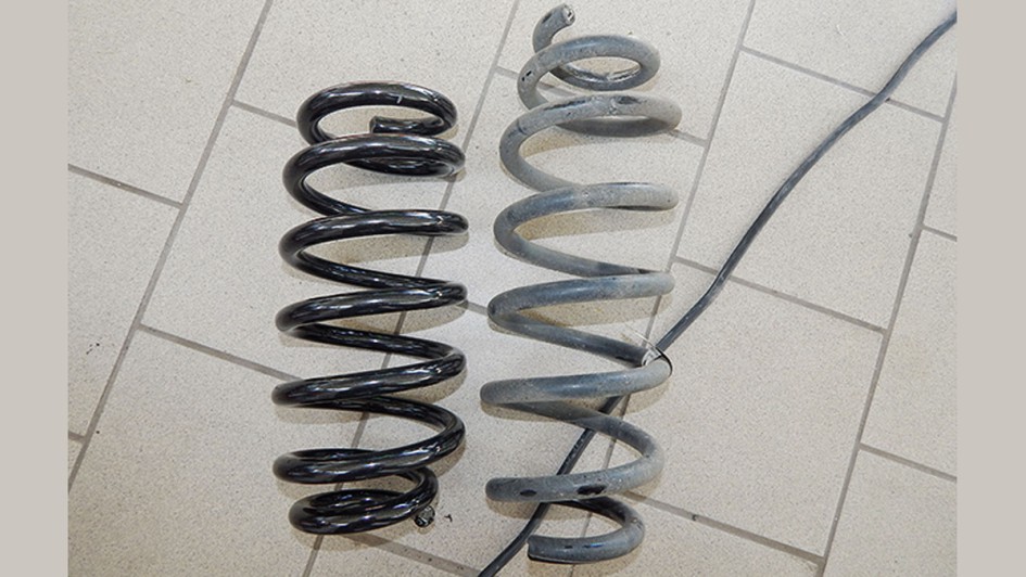 Tesla-Tuning Federn alt und neu