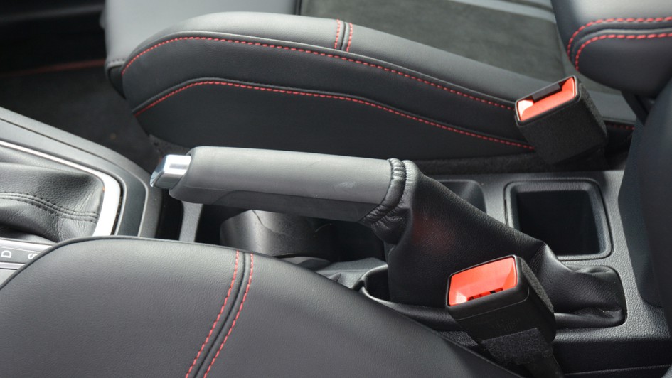 Handbremse, Handbremshebel, Mittelkonsole, Ford Puma