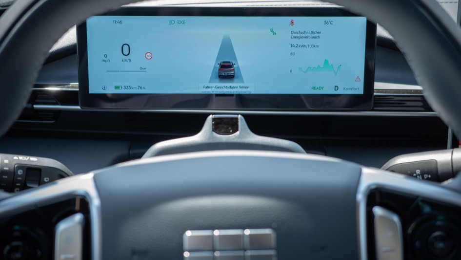 Detailfoto vom Kombiinstrument im Geely E5
