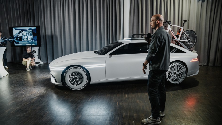 Genesis Pinarello in der Motorworld München