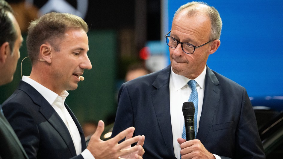IAA 2025: Friedrich Merz am Opel-Stand
