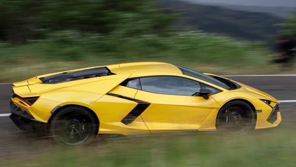 Lamborghini Revuelto