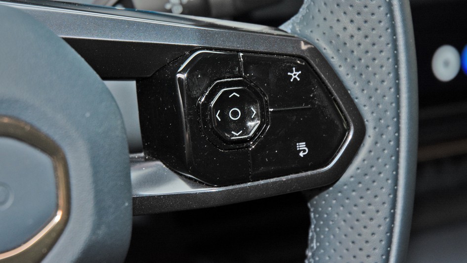 Lynk & Co 08, Fond, Lüftungsdüsen, Ambientebeleuchtung, Lenkradbedienung