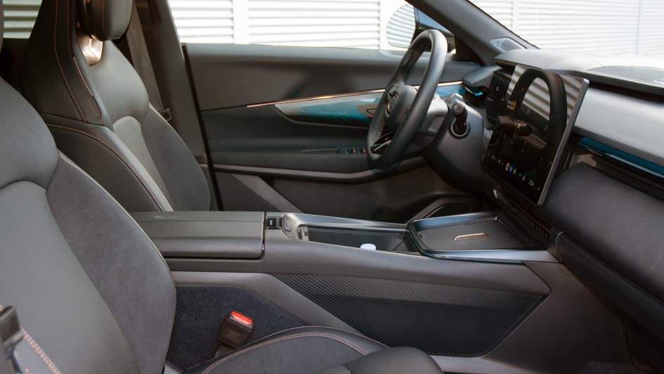 Lynk & Co 08, Cockpit, Lenkrad, Vordersitz