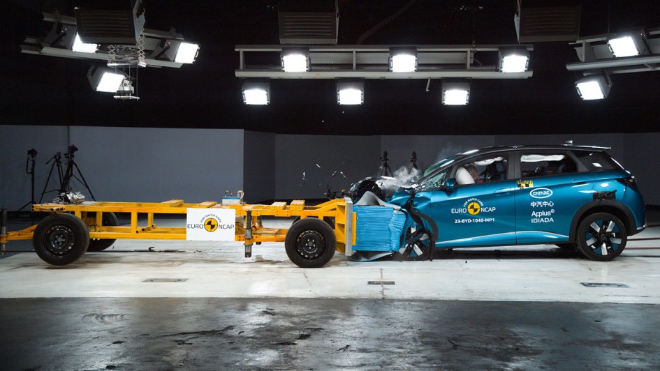 Mercedes-Benz Crashtests E-Autos