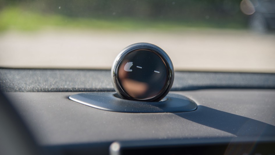 Nio ET5 Kombi mit Nomi auf dem Armaturenbrett