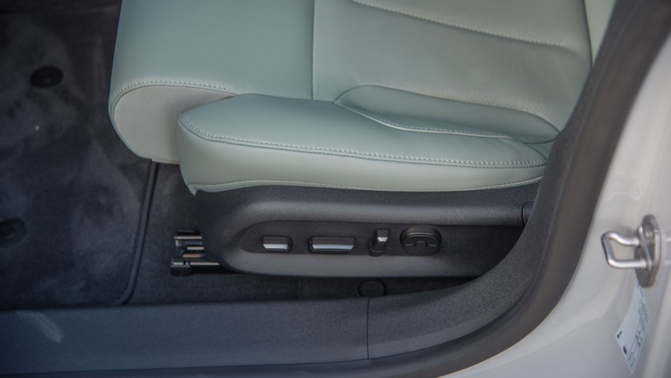 elektrische Verstellung des Fahrersitzes im  Nio ET5