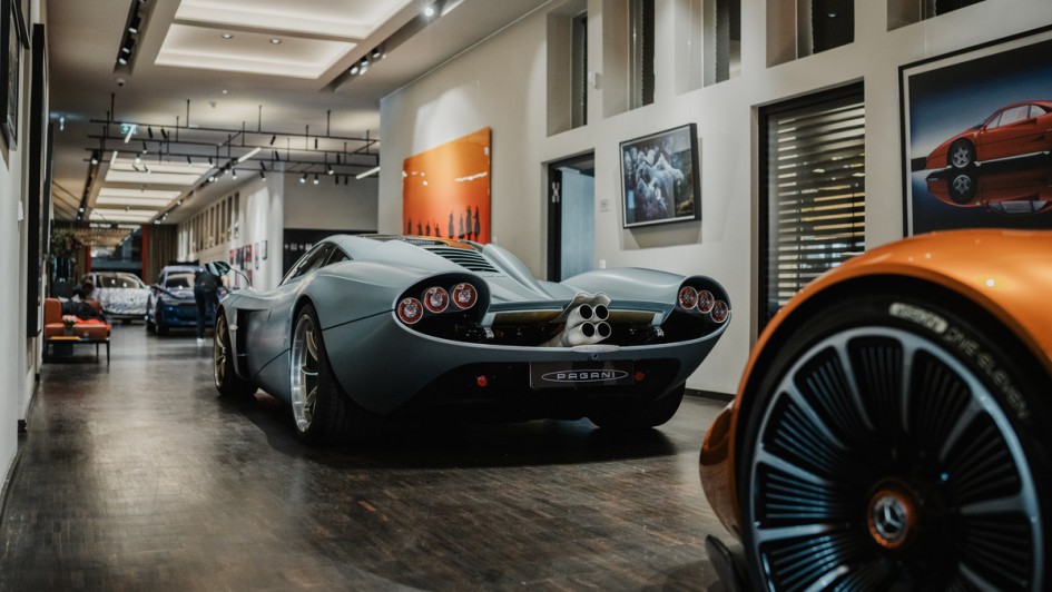 Mercedes-Benz Concept One Eleven in der Motorworld München mit Pagani Huayra Codalunga