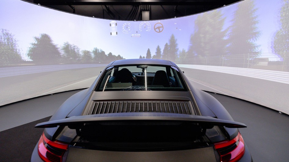 Pirelli-Reifentest am Simulator