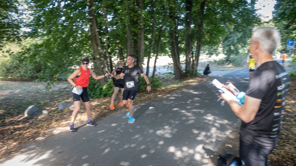 ALD und Leaseplan Run For Charity Staffelstab-Übergabe von Dirk an Victoria