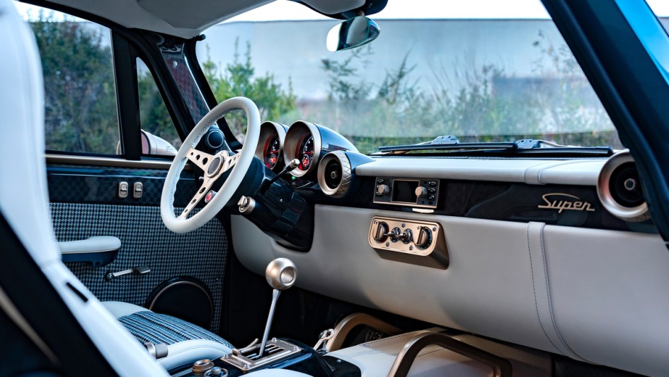 Totem Automobili Restomod-Giulia