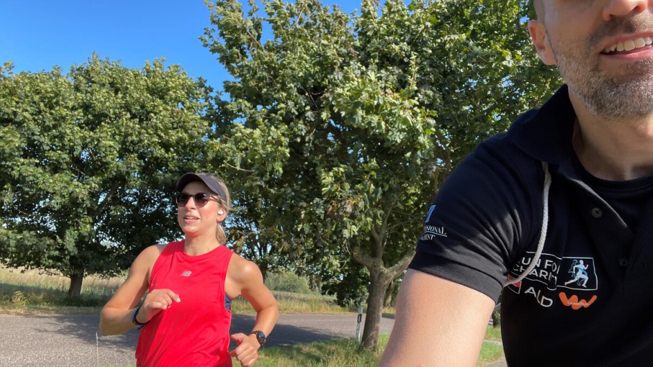 Victoria von Alkewitz beim ALD und Leaseplan Run For Charity fotografiert vom Fahrrad aus