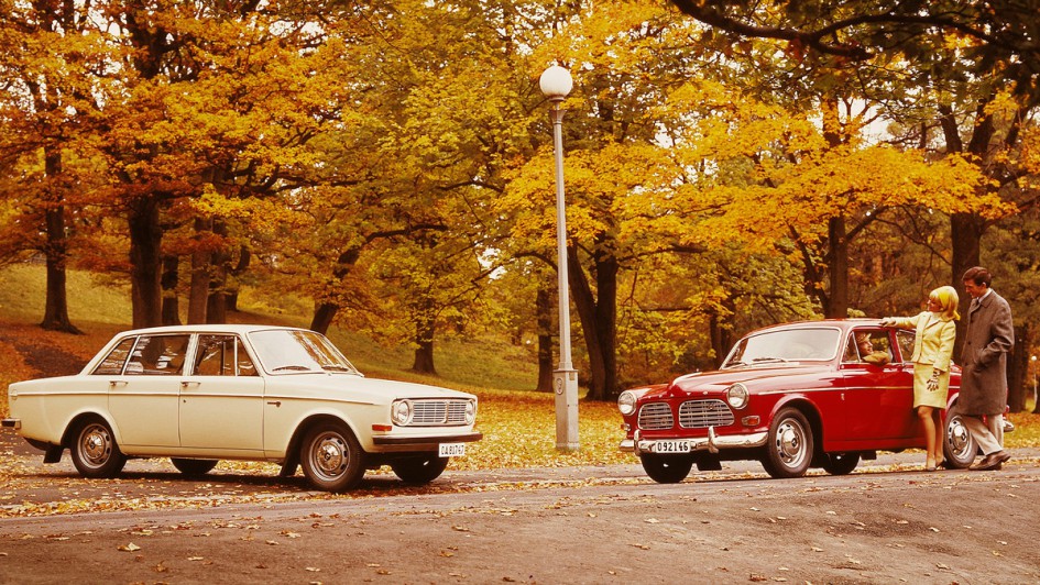 13_Kanten_statt_Kurven_-_Der_Volvo_144_links_startete__Foto_Volvo.jpg
