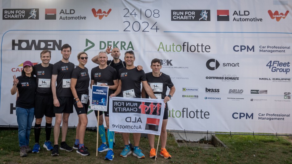 ALD und Leaseplan Run For Charity noch sind alle enstpannt und versperren die ersten Meter. Start ist in zwei Minuten