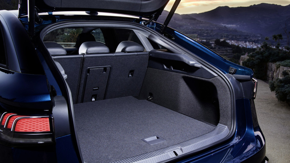 VW ID.7 Kofferraumfoto bei geöffneter Heckklappe