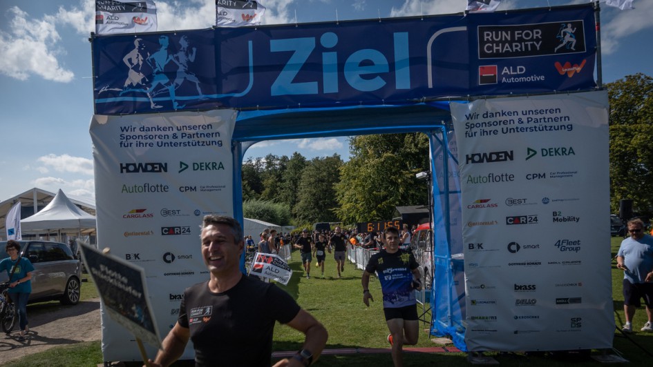 ALD und Leaseplan Run For Charity Zieleinlauf im Volksbad Waren an der Müritz